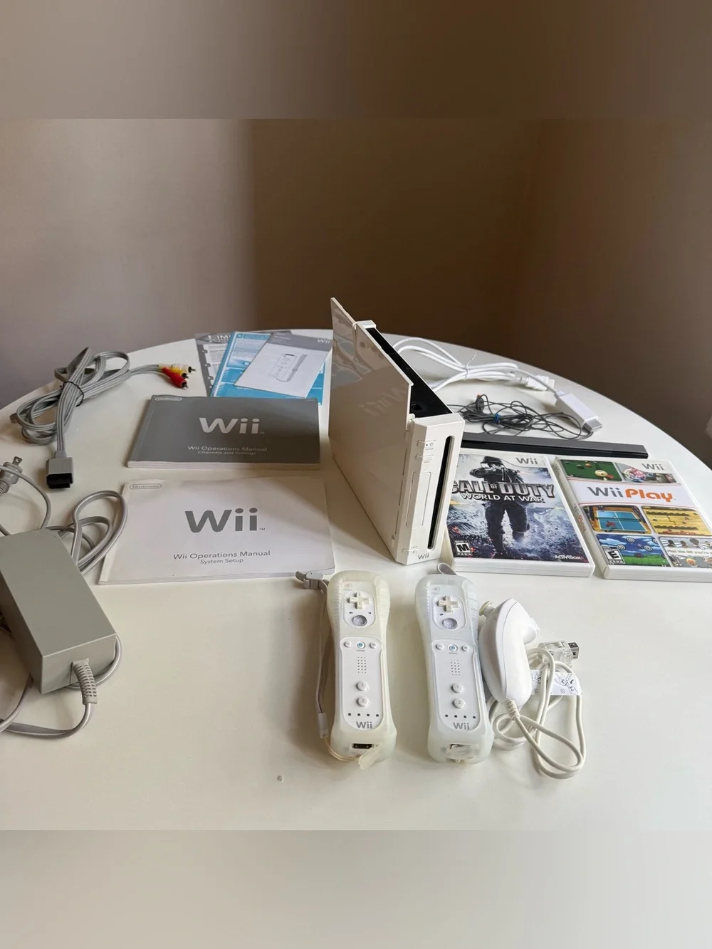 Nintendo Wii Console Bundle (2 Remotes, Nunchuk,2 Games COD Wii, Manual) Tested